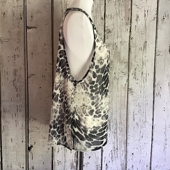 Show me your MuMu Sheer Arnold Animal Print Pocket Tank Small - Picture 5 of 8